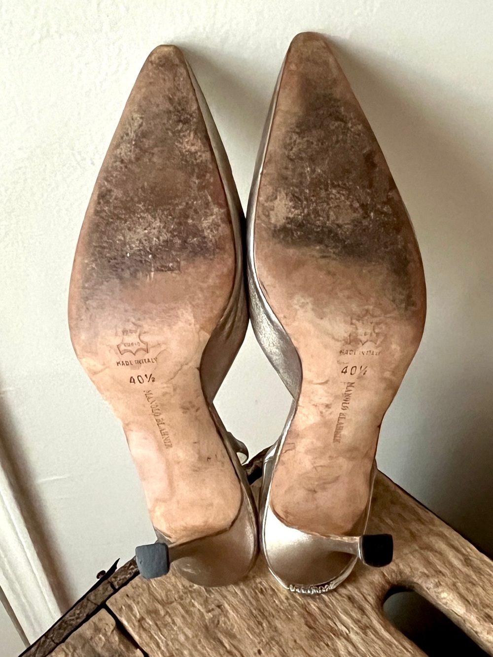 🔴SOLD🔴 Vintage Manolo Blahnik Gold Metallic Leather Carolyne Slingback Heels - Picture 11 of 13